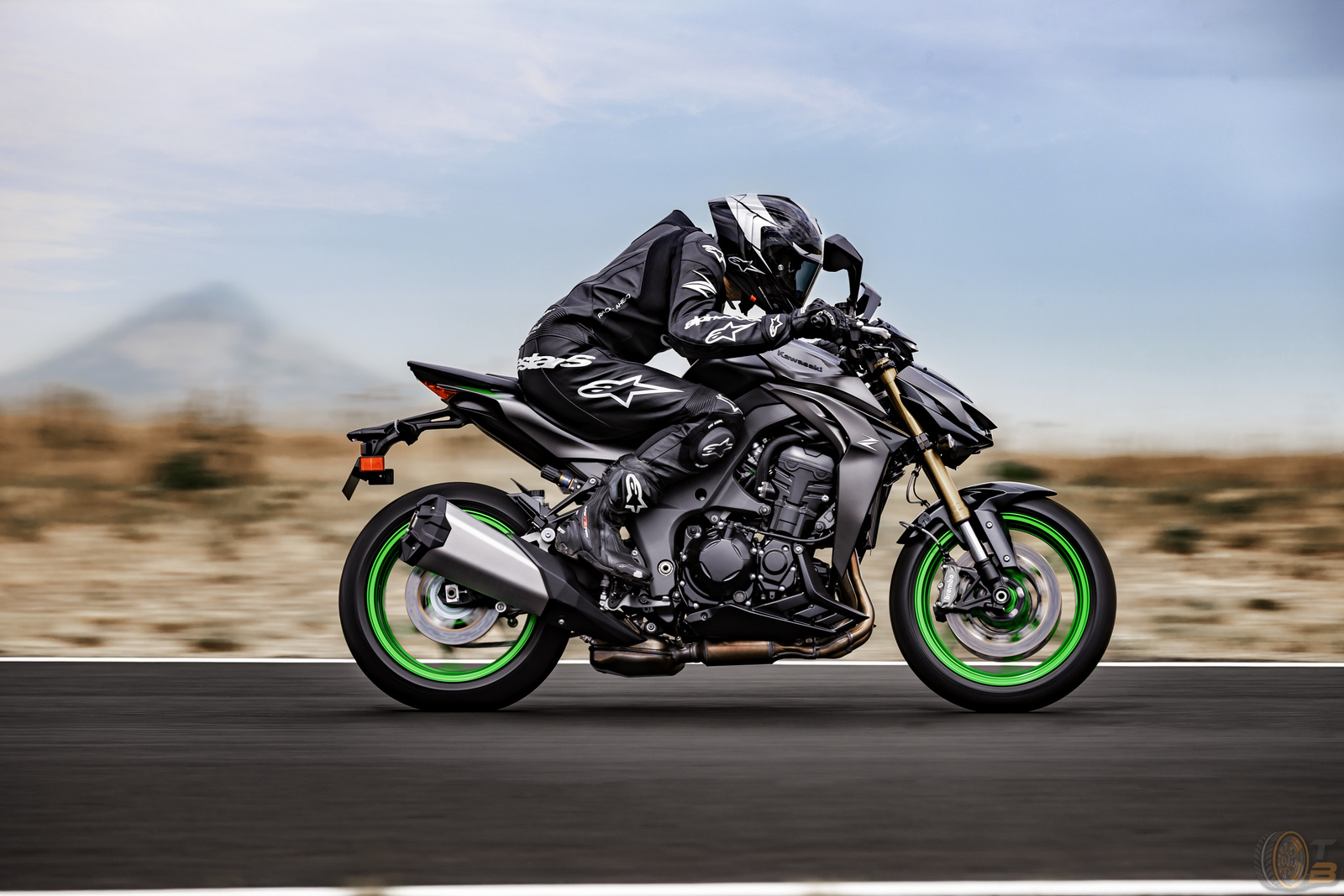 , 2026 KAWASAKI Z1100 & Z1100 SE: ANGRIFF AUF DIRE NAKED-KRONE?