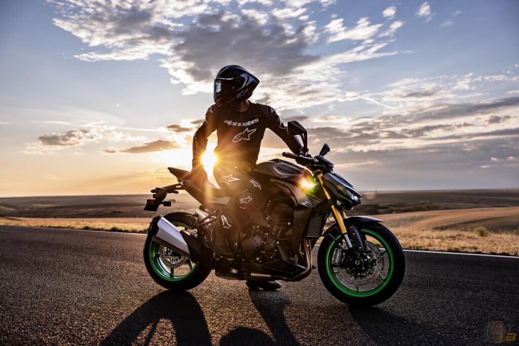 , 2026 KAWASAKI Z1100 & Z1100 SE: ANGRIFF AUF DIRE NAKED-KRONE?